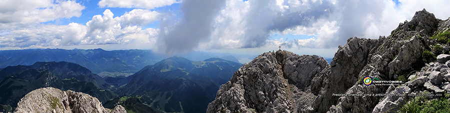 Vista in cima ed anticima con croce della Presolana Orientale